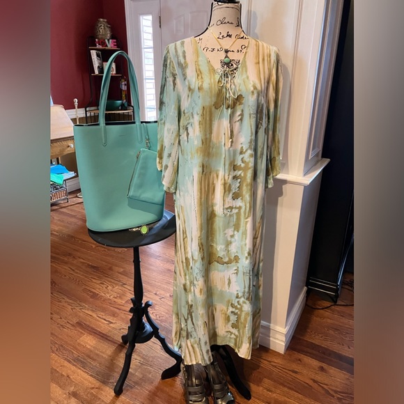Gigio Dresses & Skirts - Elegant Tie-Dye Maxi Dress